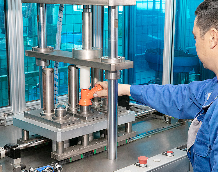Benzinemotor-productielijn