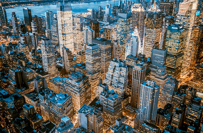 Waarom moet een kleine benzinemotor bij het starten de luchtdeur trekken, maar de auto niet?